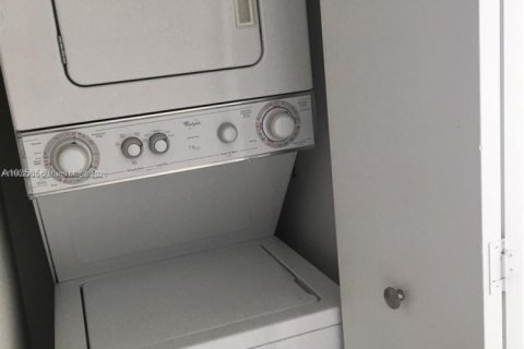 Condo in Miami, Florida, 2 bedrooms  № 1953762 - photo 26