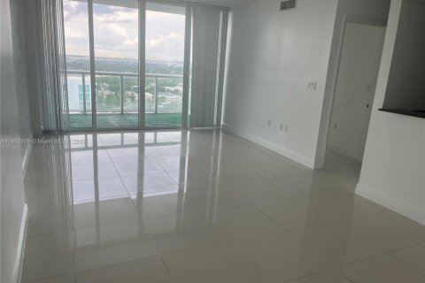 Condo in Miami, Florida, 2 bedrooms  № 1953762 - photo 11