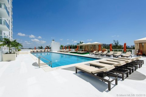 Condo in Miami, Florida, 2 bedrooms  № 1953762 - photo 24