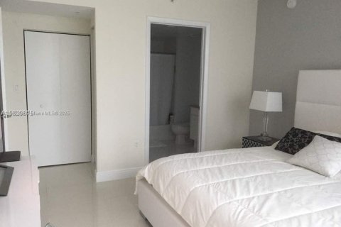 Condo in Miami, Florida, 2 bedrooms  № 1953762 - photo 6