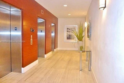 Condo in Miami, Florida, 2 bedrooms  № 1953762 - photo 17