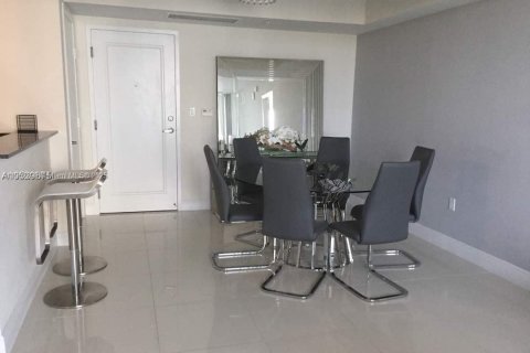 Condo in Miami, Florida, 2 bedrooms  № 1953762 - photo 12