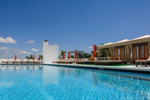 Condo in Miami, Florida, 2 bedrooms  № 1953762 - photo 16