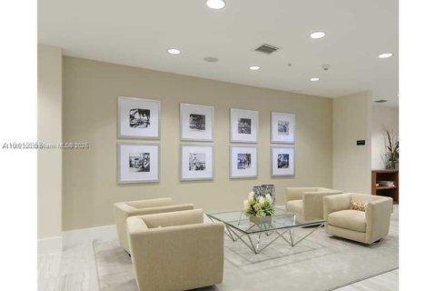 Condo in Miami, Florida, 2 bedrooms  № 1953762 - photo 22