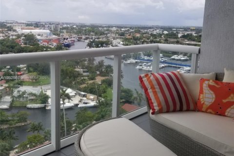 Condo in Miami, Florida, 2 bedrooms  № 1953762 - photo 4
