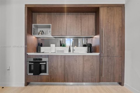 Снять в аренду кондоминиум в Майами, Флорида 2 спальни, 87.98м2, № 2077354 - фото 5
