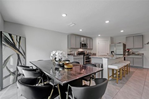 House in Tampa, Florida 5 bedrooms, 248.42 sq.m. № 1803788 - photo 14