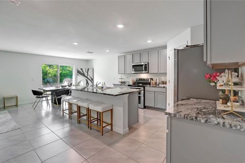 House in Tampa, Florida 5 bedrooms, 248.42 sq.m. № 1803788 - photo 9