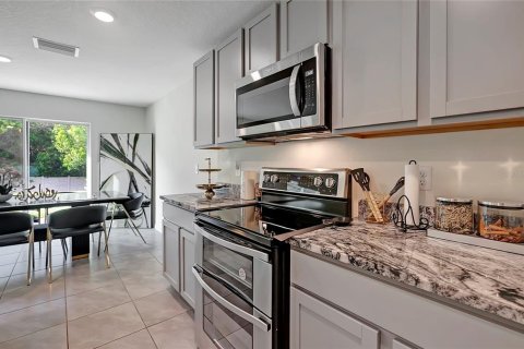 House in Tampa, Florida 5 bedrooms, 248.42 sq.m. № 1803788 - photo 18