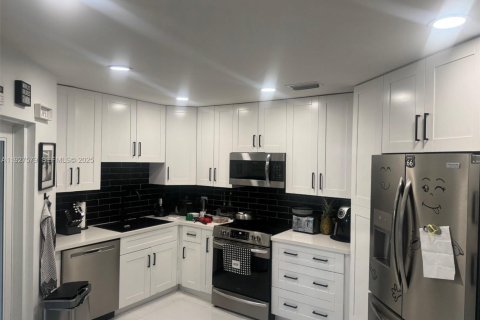 Снять в аренду виллу или дом в Пемброк-Пайнс, Флорида 2 спальни, 120.77м2, № 1986723 - фото 4