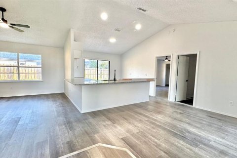 House in Deltona, Florida 3 bedrooms, 118.17 sq.m. № 1858333 - photo 8