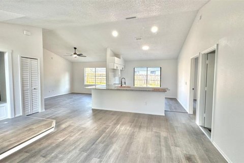 House in Deltona, Florida 3 bedrooms, 118.17 sq.m. № 1858333 - photo 6