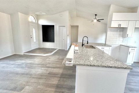 House in Deltona, Florida 3 bedrooms, 118.17 sq.m. № 1858333 - photo 11