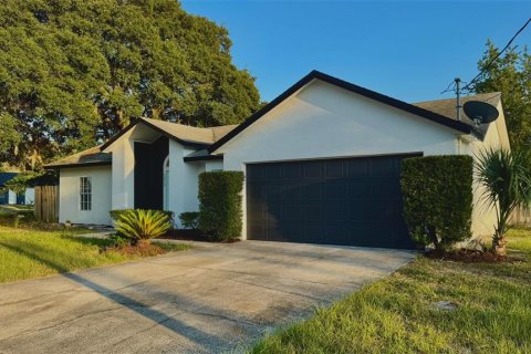 House in Deltona, Florida 3 bedrooms, 118.17 sq.m. № 1858333 - photo 3