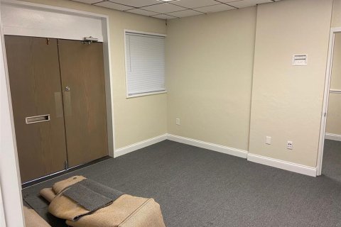 Propiedad comercial en alquiler en Gainesville, Florida, 148.64 m2 № 1152397 - foto 17