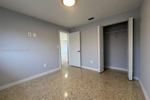 Casa en alquiler en Hialeah, Florida, 2 dormitorios, 228.82 m2 № 2011925 - foto 9