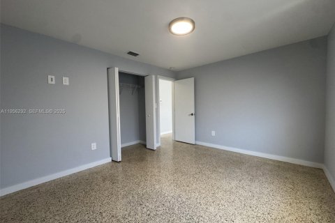 Casa en alquiler en Hialeah, Florida, 2 dormitorios, 228.82 m2 № 2011925 - foto 7