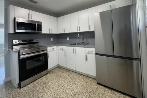 Casa en alquiler en Hialeah, Florida, 2 dormitorios, 228.82 m2 № 2011925 - foto 5