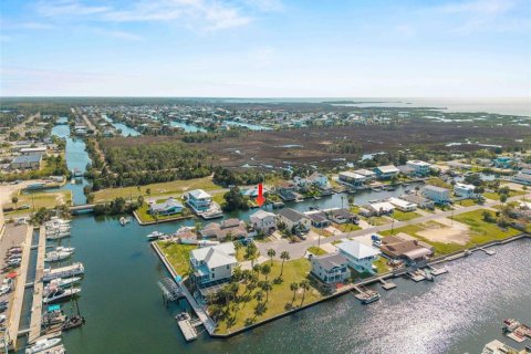 House in Hernando Beach, Florida 4 bedrooms, 178.65 sq.m. № 1590990 - photo 12