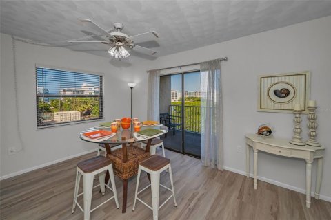 Condo in Indian Shores, Florida, 2 bedrooms  № 1572763 - photo 14