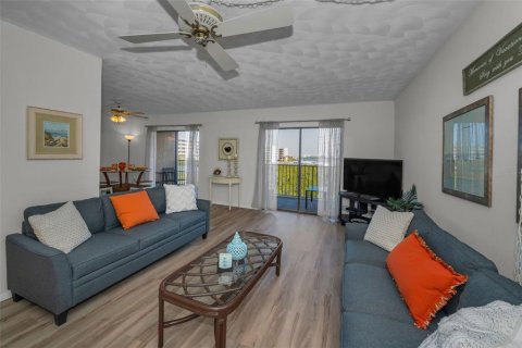 Condo in Indian Shores, Florida, 2 bedrooms  № 1572763 - photo 5
