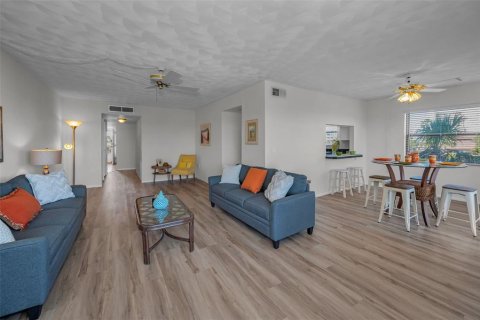 Condo in Indian Shores, Florida, 2 bedrooms  № 1572763 - photo 3