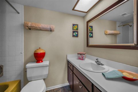 Condo in Indian Shores, Florida, 2 bedrooms  № 1572763 - photo 24