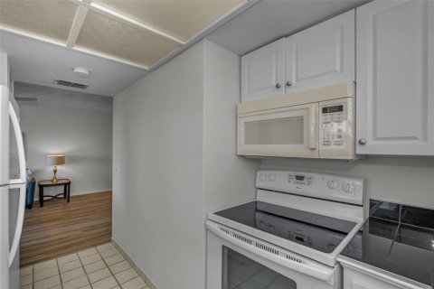 Condo in Indian Shores, Florida, 2 bedrooms  № 1572763 - photo 19