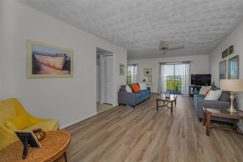 Condo in Indian Shores, Florida, 2 bedrooms  № 1572763 - photo 6