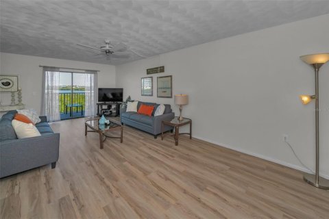 Condo in Indian Shores, Florida, 2 bedrooms  № 1572763 - photo 7