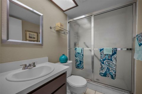 Condo in Indian Shores, Florida, 2 bedrooms  № 1572763 - photo 30