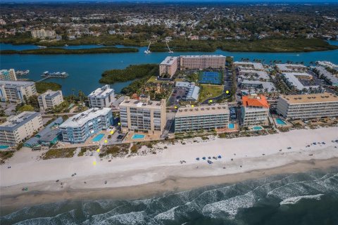 Condo in Indian Shores, Florida, 2 bedrooms  № 1572763 - photo 2