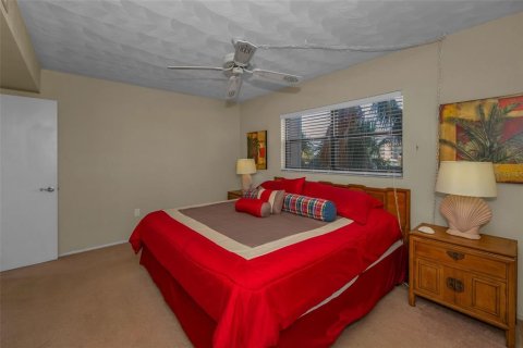 Condo in Indian Shores, Florida, 2 bedrooms  № 1572763 - photo 25