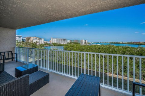 Condo in Indian Shores, Florida, 2 bedrooms  № 1572763 - photo 8