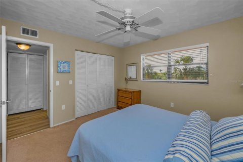 Condo in Indian Shores, Florida, 2 bedrooms  № 1572763 - photo 29