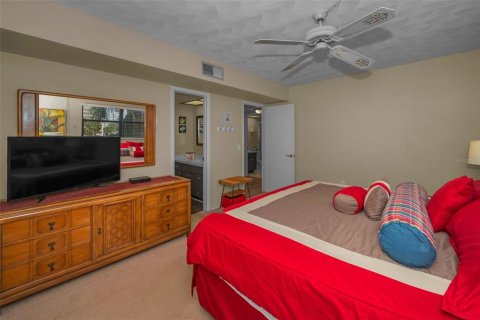 Condo in Indian Shores, Florida, 2 bedrooms  № 1572763 - photo 26