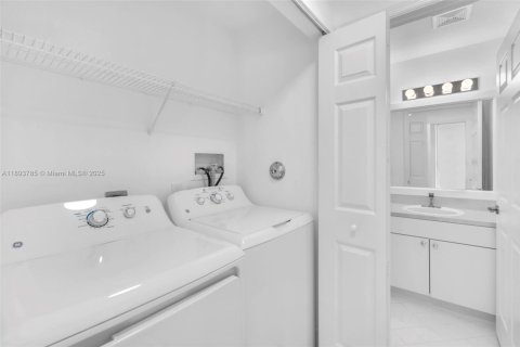 Touwnhouse à louer à Pembroke Pines, Floride: 3 chambres, 127.09 m2 № 1946634 - photo 22
