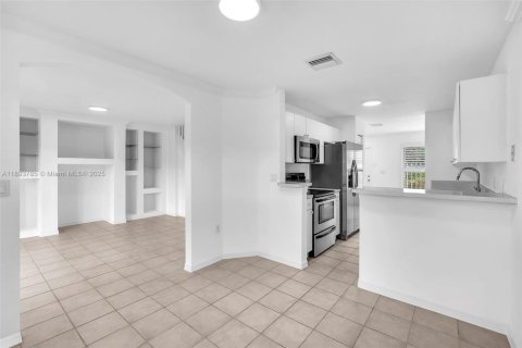 Touwnhouse à louer à Pembroke Pines, Floride: 3 chambres, 127.09 m2 № 1946634 - photo 12