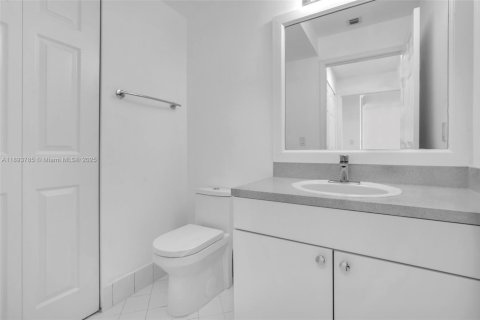 Touwnhouse à louer à Pembroke Pines, Floride: 3 chambres, 127.09 m2 № 1946634 - photo 23