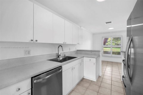 Touwnhouse à louer à Pembroke Pines, Floride: 3 chambres, 127.09 m2 № 1946634 - photo 8