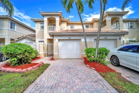 Touwnhouse à louer à Pembroke Pines, Floride: 3 chambres, 127.09 m2 № 1946634 - photo 1
