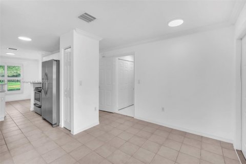 Touwnhouse à louer à Pembroke Pines, Floride: 3 chambres, 127.09 m2 № 1946634 - photo 6