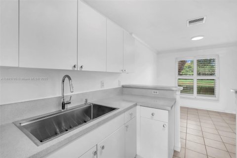 Touwnhouse à louer à Pembroke Pines, Floride: 3 chambres, 127.09 m2 № 1946634 - photo 10