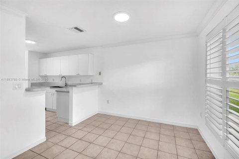 Touwnhouse à louer à Pembroke Pines, Floride: 3 chambres, 127.09 m2 № 1946634 - photo 13
