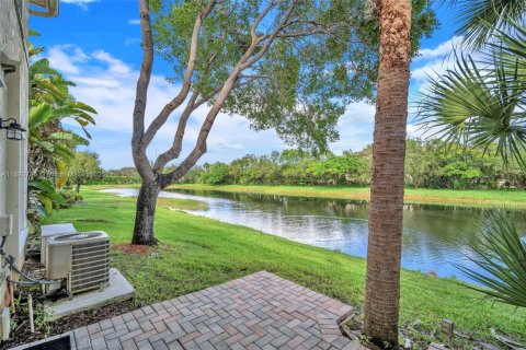 Touwnhouse à louer à Pembroke Pines, Floride: 3 chambres, 127.09 m2 № 1946634 - photo 15