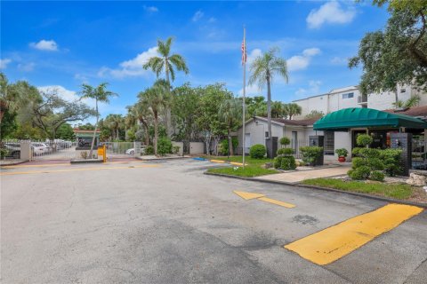 Купить кондоминиум в Пайнкрест, Флорида 1 спальня, 74.51м2, № 2012374 - фото 18