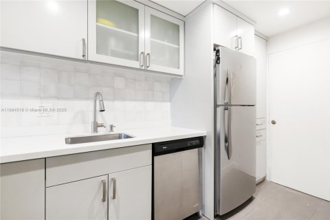 Купить кондоминиум в Пайнкрест, Флорида 1 спальня, 74.51м2, № 2012374 - фото 7