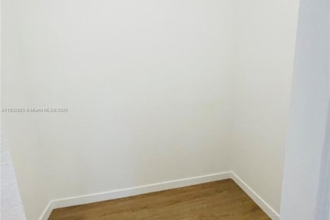House in Miami, Florida 4 bedrooms, 189.99 sq.m. № 1828160 - photo 13