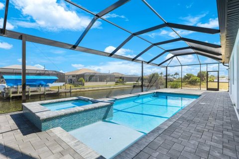 House in Cape Coral, Florida 4 bedrooms, 205.04 sq.m. № 2201425 - photo 22