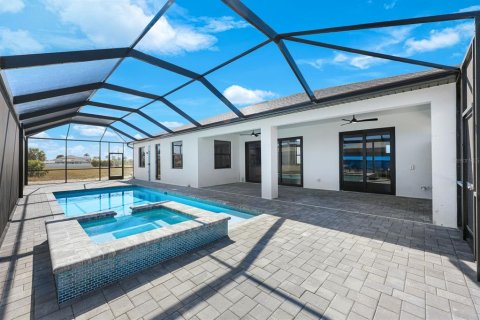 House in Cape Coral, Florida 4 bedrooms, 205.04 sq.m. № 2201425 - photo 23